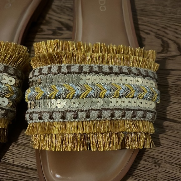 Women sandals. Aldo brand. Only worn once - Picture 3 of 3